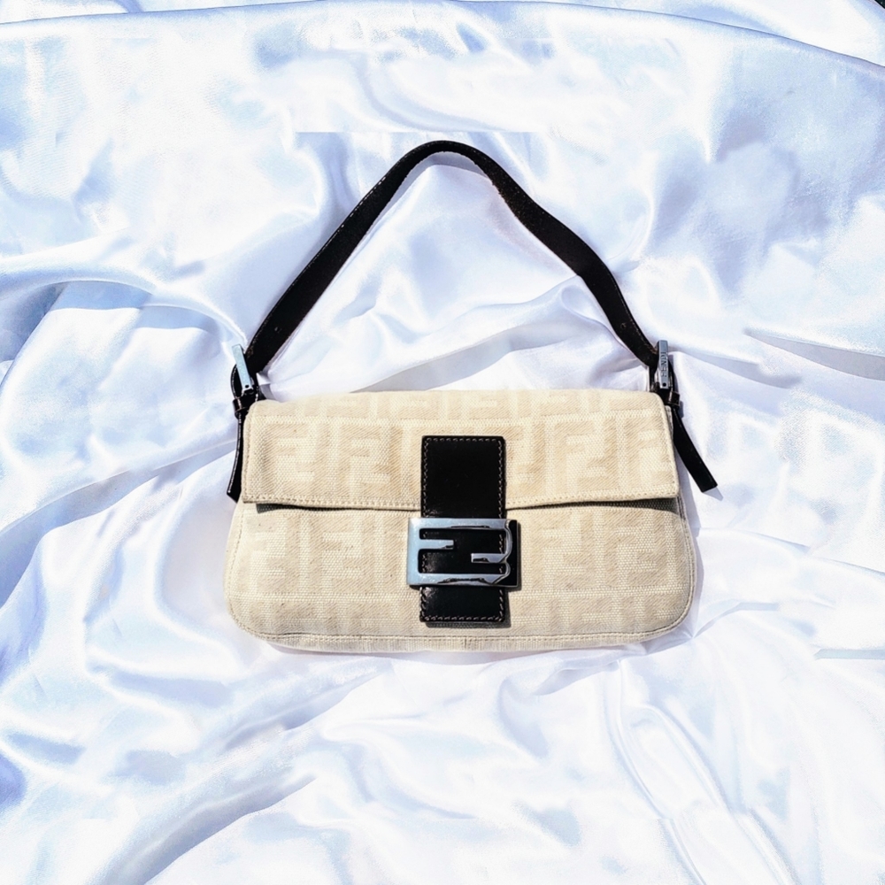 🍦SOLD FENDI ZUCCA BAGUETTE IN BEIGE🍦